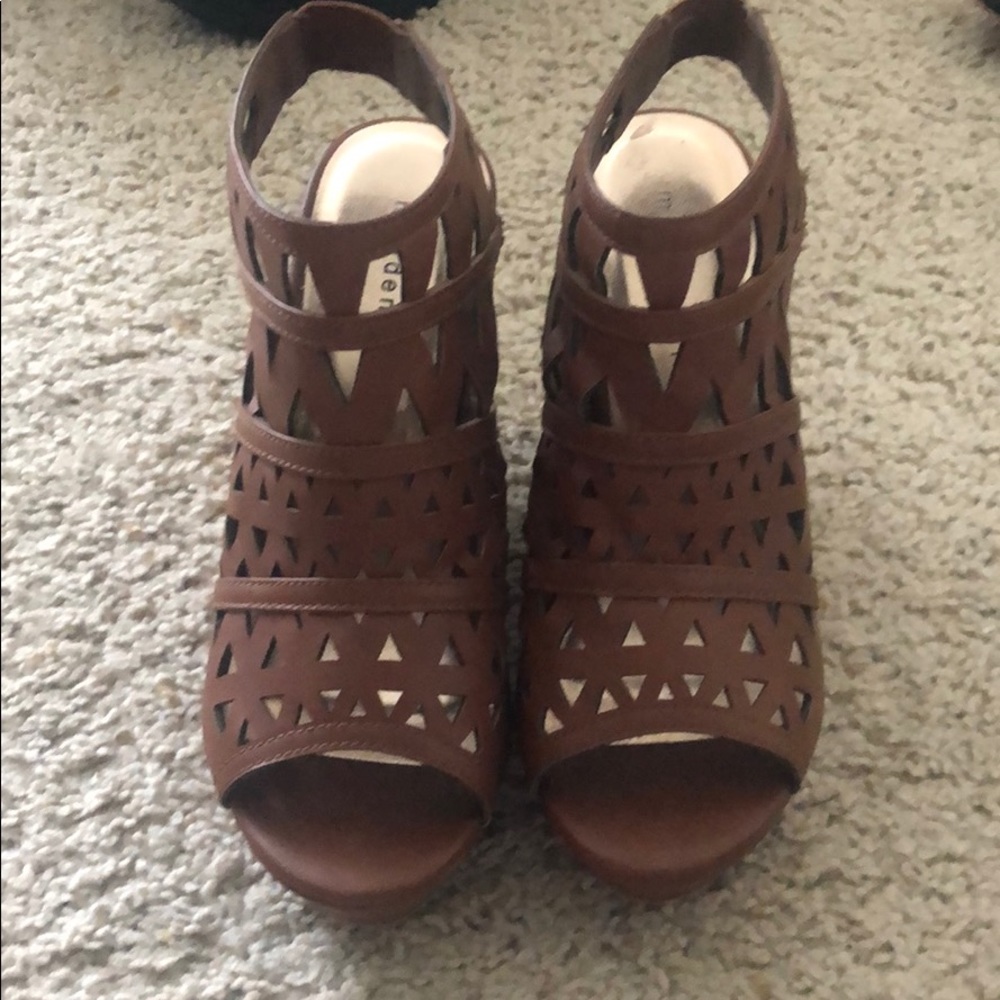 Madden girl wedges